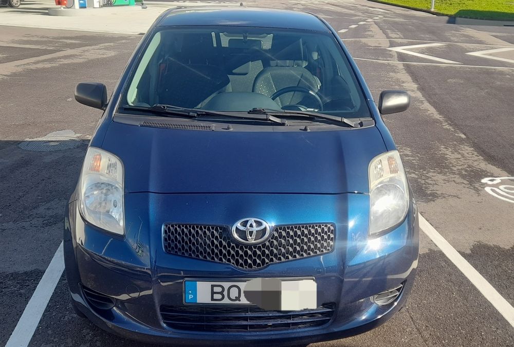 Toyota Yaris como novo