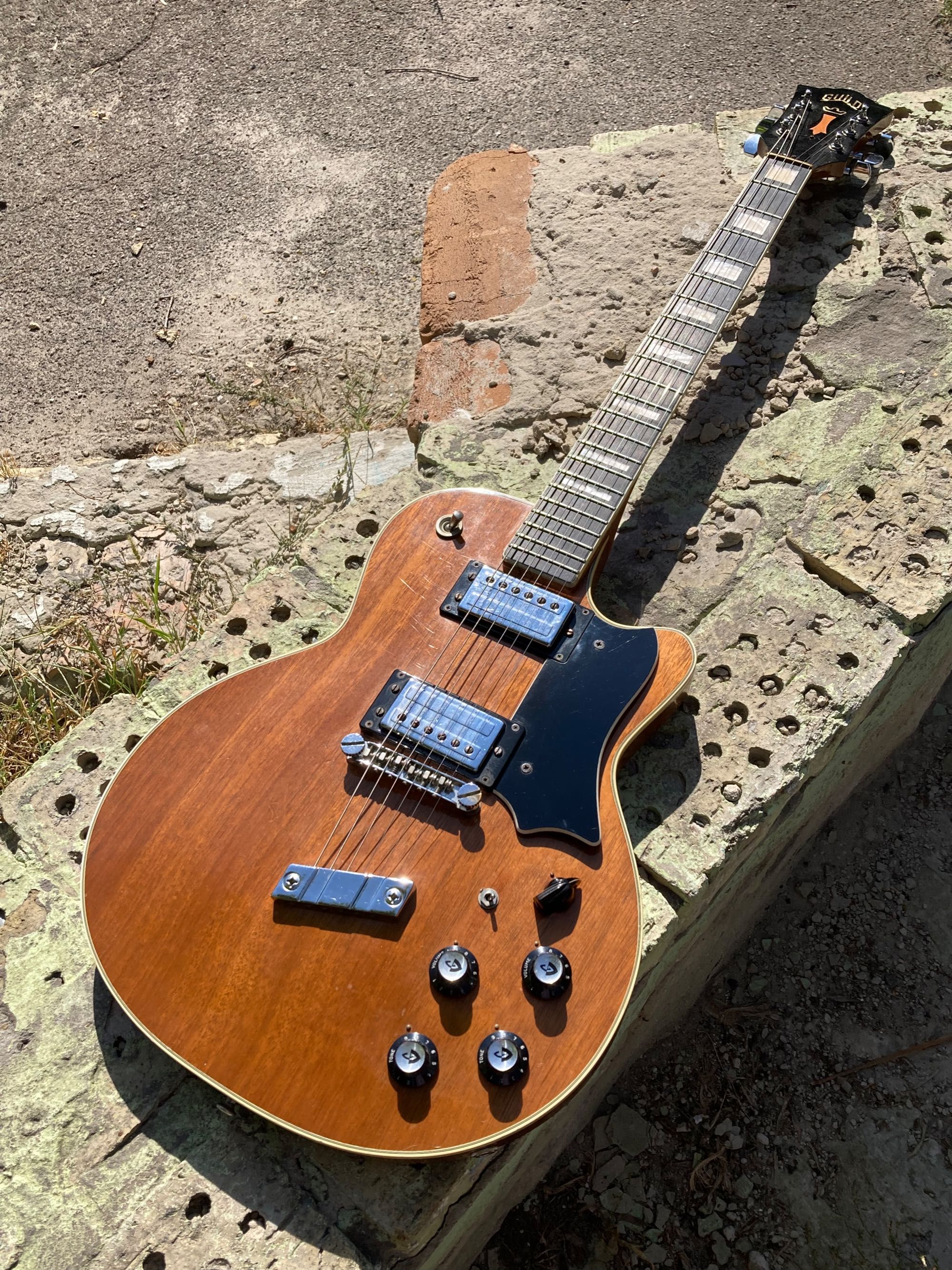 Guild M-75 Natural 1974го року з рідним кейсом