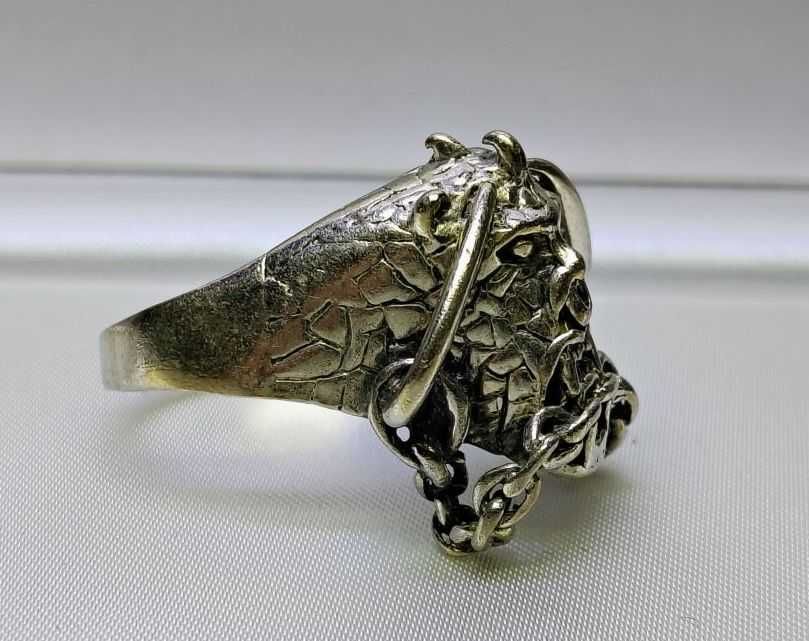 Srebrny sygnet - potwór z łańcuchem - 925 - nr 028