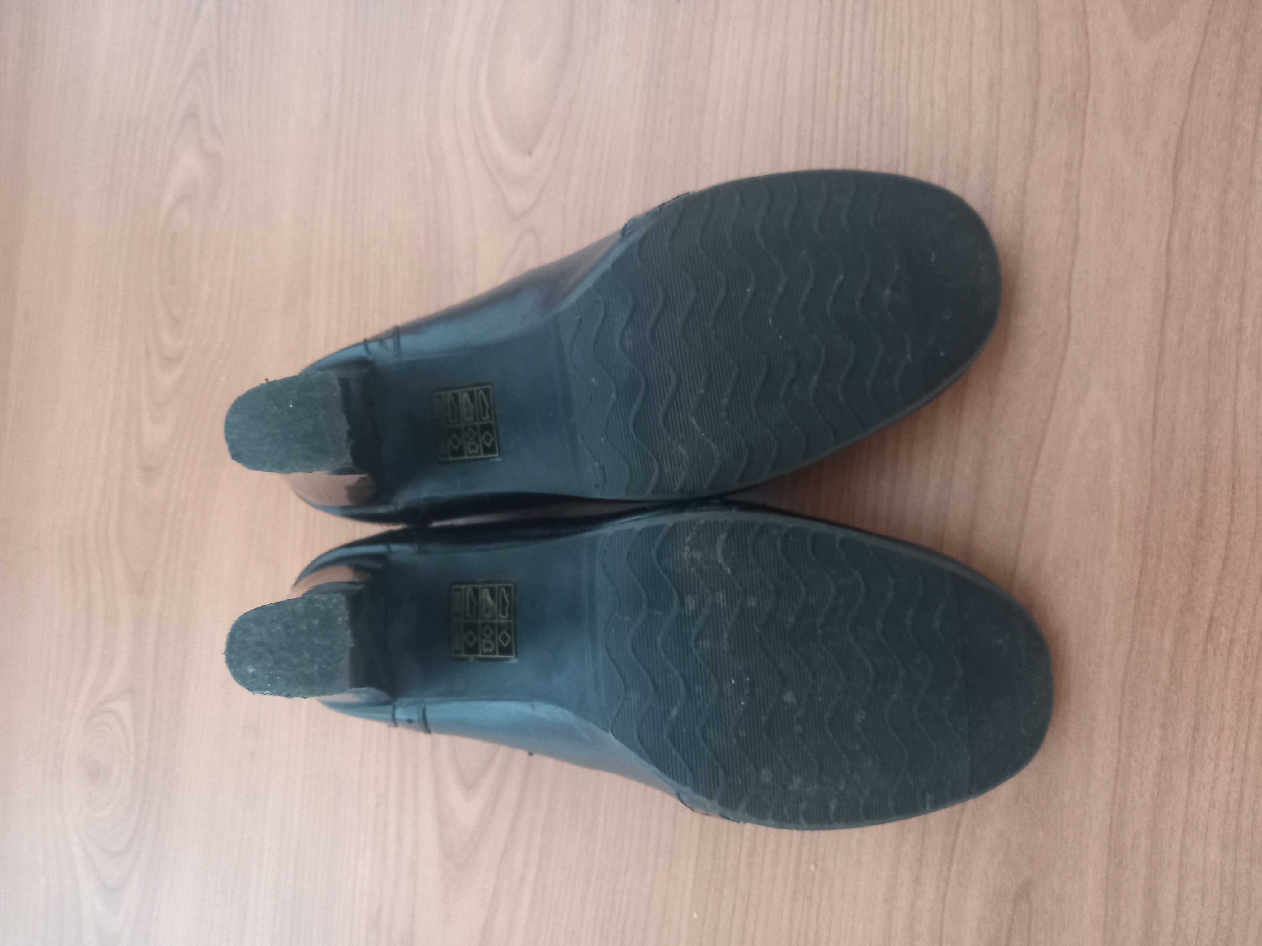 Sapatos - tamanho 37