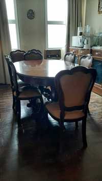 Mesa de jantar antiga com 8 cadeiras