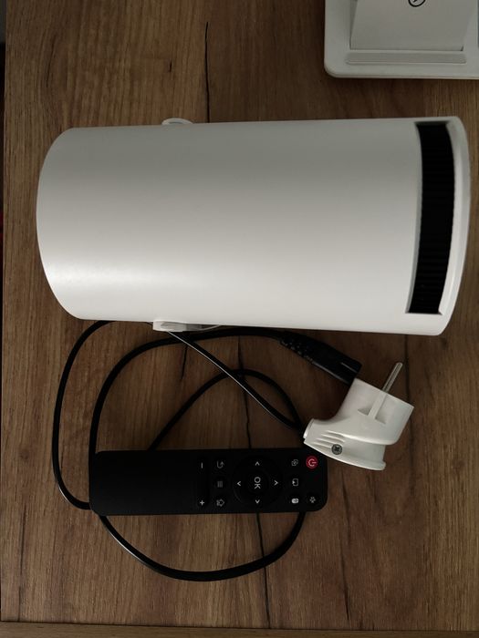 Проэктор HY300  720 P