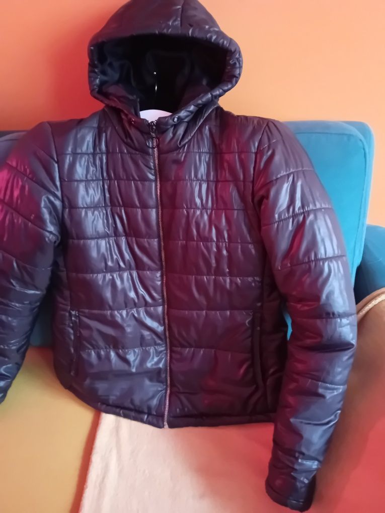 Kurtka pikowana z kapturem Bershka