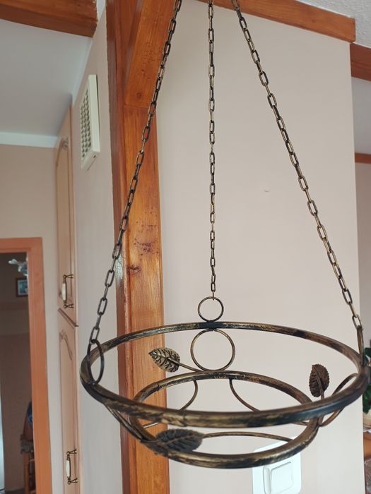 Kwietnik wiszący meyalowy