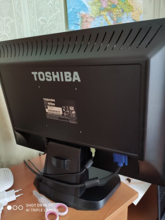 Монитор Toshiba у гарному стані