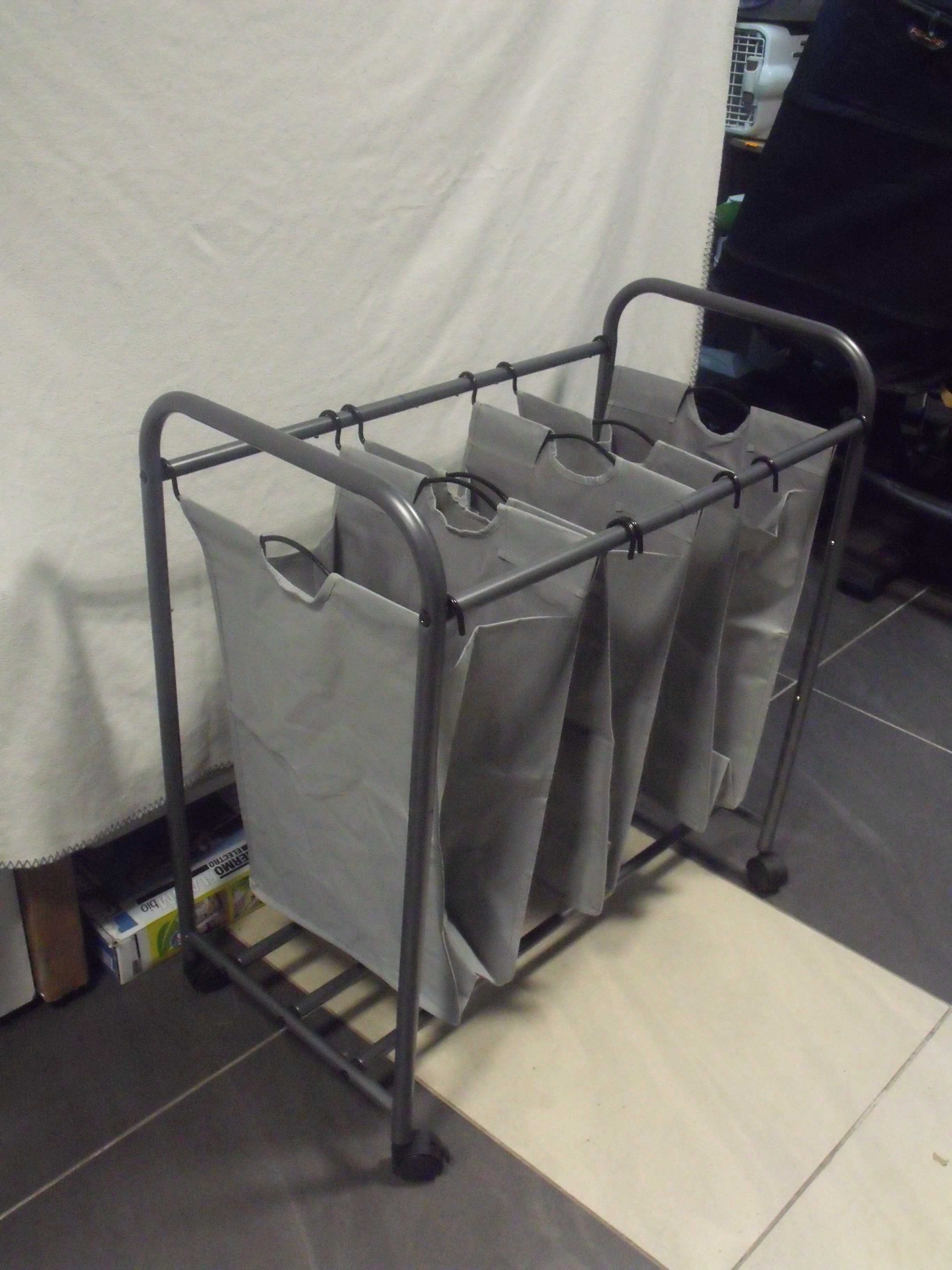 Kosz na pranie z 3 przegródkami mobilny 3 x 44L szary  Songmics