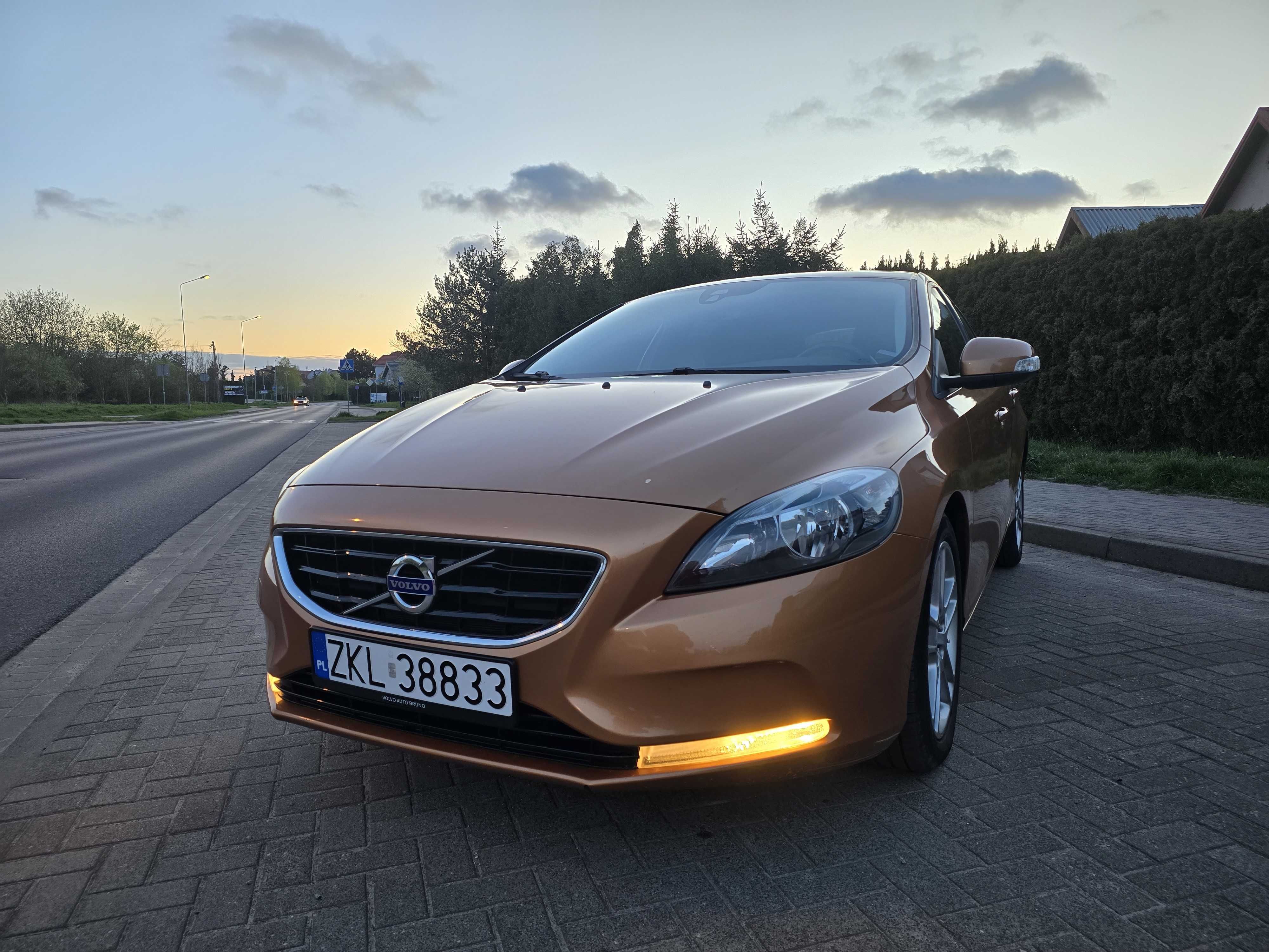 Volvo V40 II D2 1.6 HDI 114KM Alufelgi Navi 6 Biegowy Model 2014