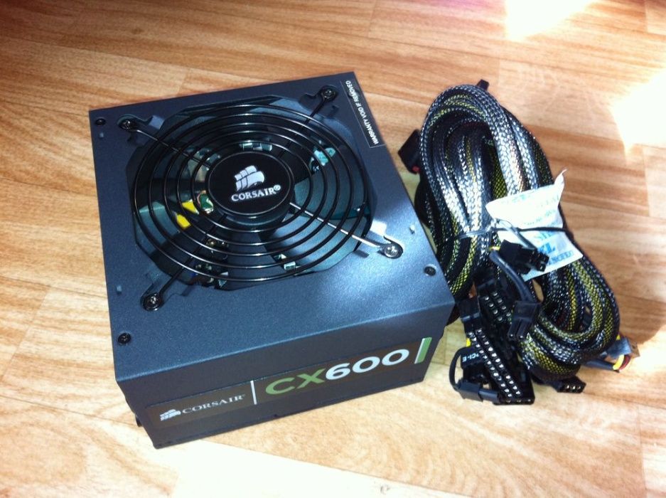 Fonte de Alimentação Corsair CX600 80+ Bronze - Eficiente e Silenciosa