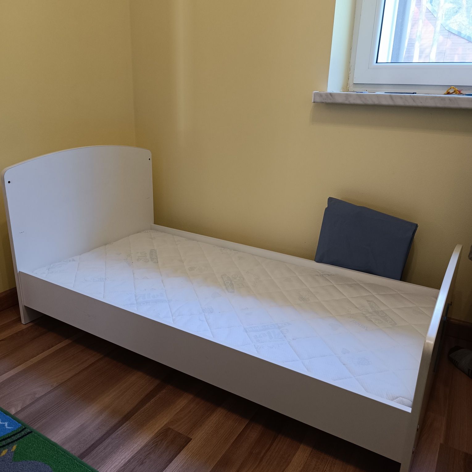 Łóżeczko z materacem ,rośnie wraz z dzieckiem