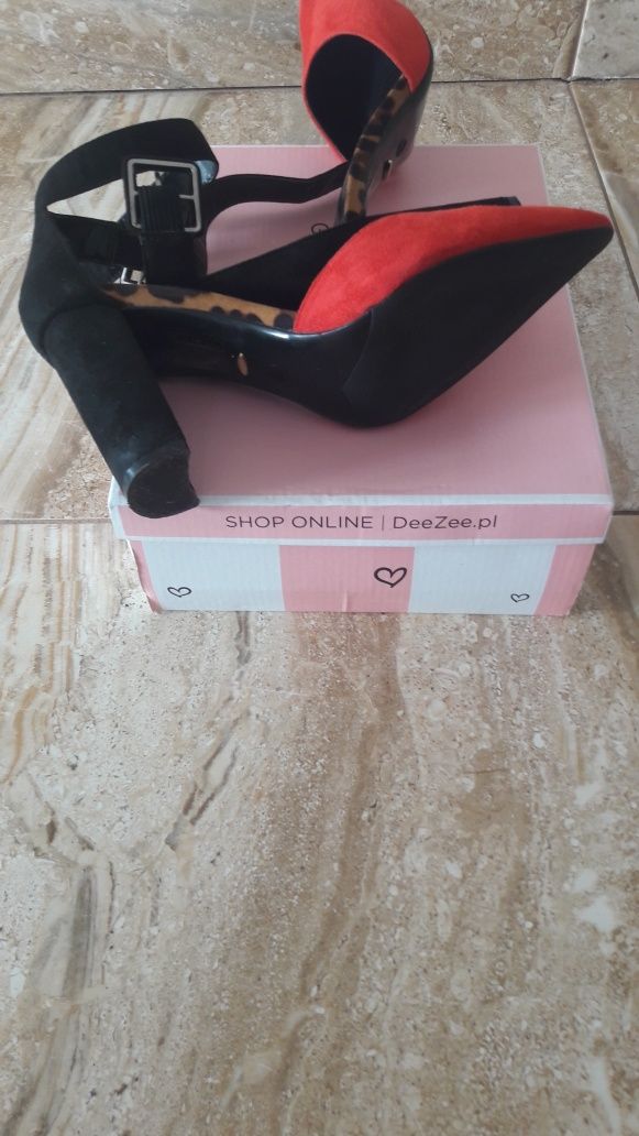 Buty na klocku czerwono- czarne rozmiar 39cm dł. wkładki 25cm