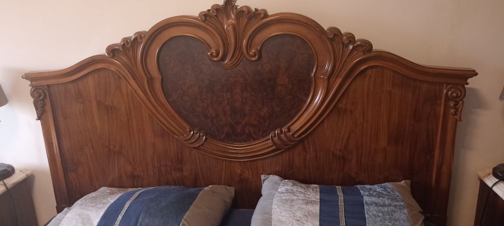 Cama e mesinhas vintage