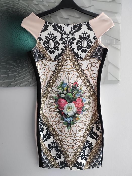 Piękna, zmysłowa Sukienka taliowana