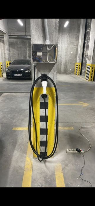 Паркінг з зарядкою для електромобіля | Малоголосківська | 4000 грн