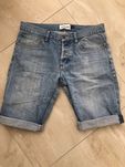 Джинсовые шорты TOPMAN 32