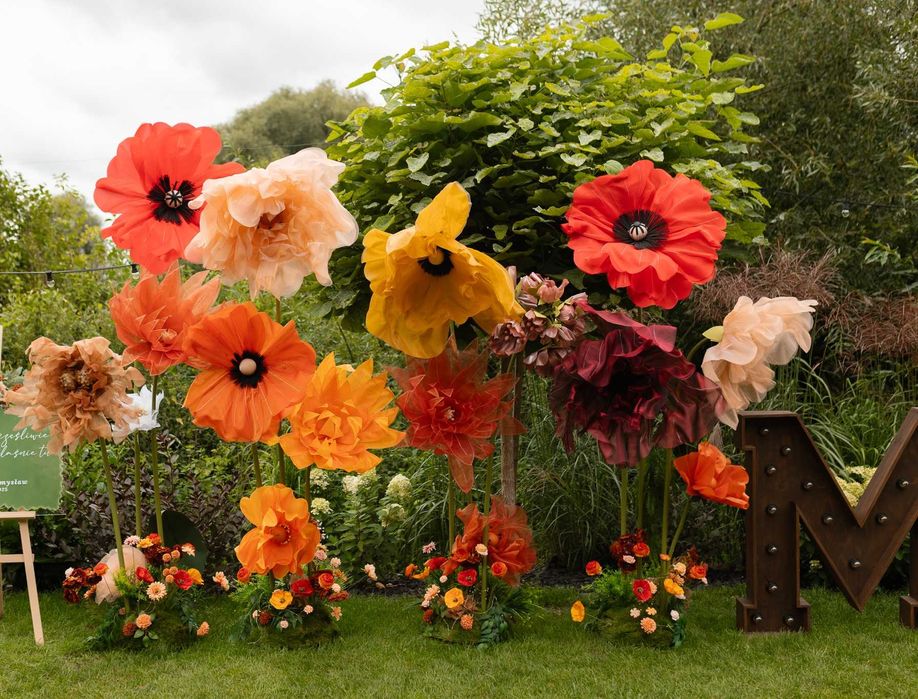 Kwiaty Giganty Kolorowe – 12 szt. + 4 podstawy LED, wys. 150–250 cm