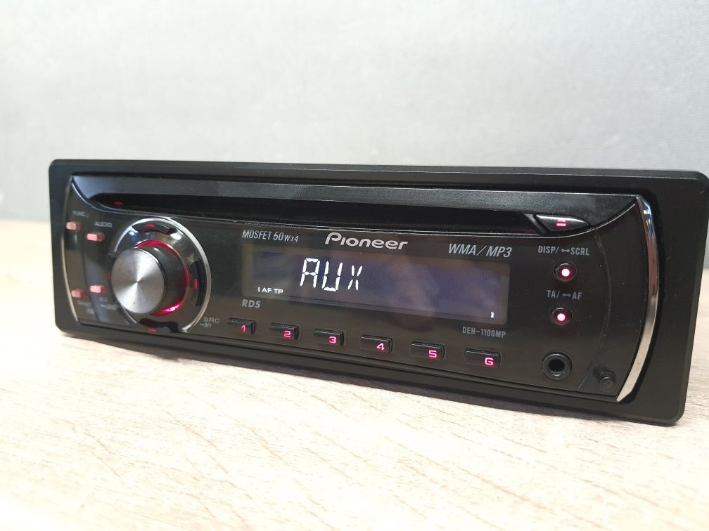 Radio samochodowe Pioneer z AUX, CD z Mp3 / RCA DEH-1100MP Zadbane