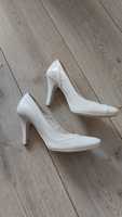 Туфлі шкіряні білі лаковані 36 розмір