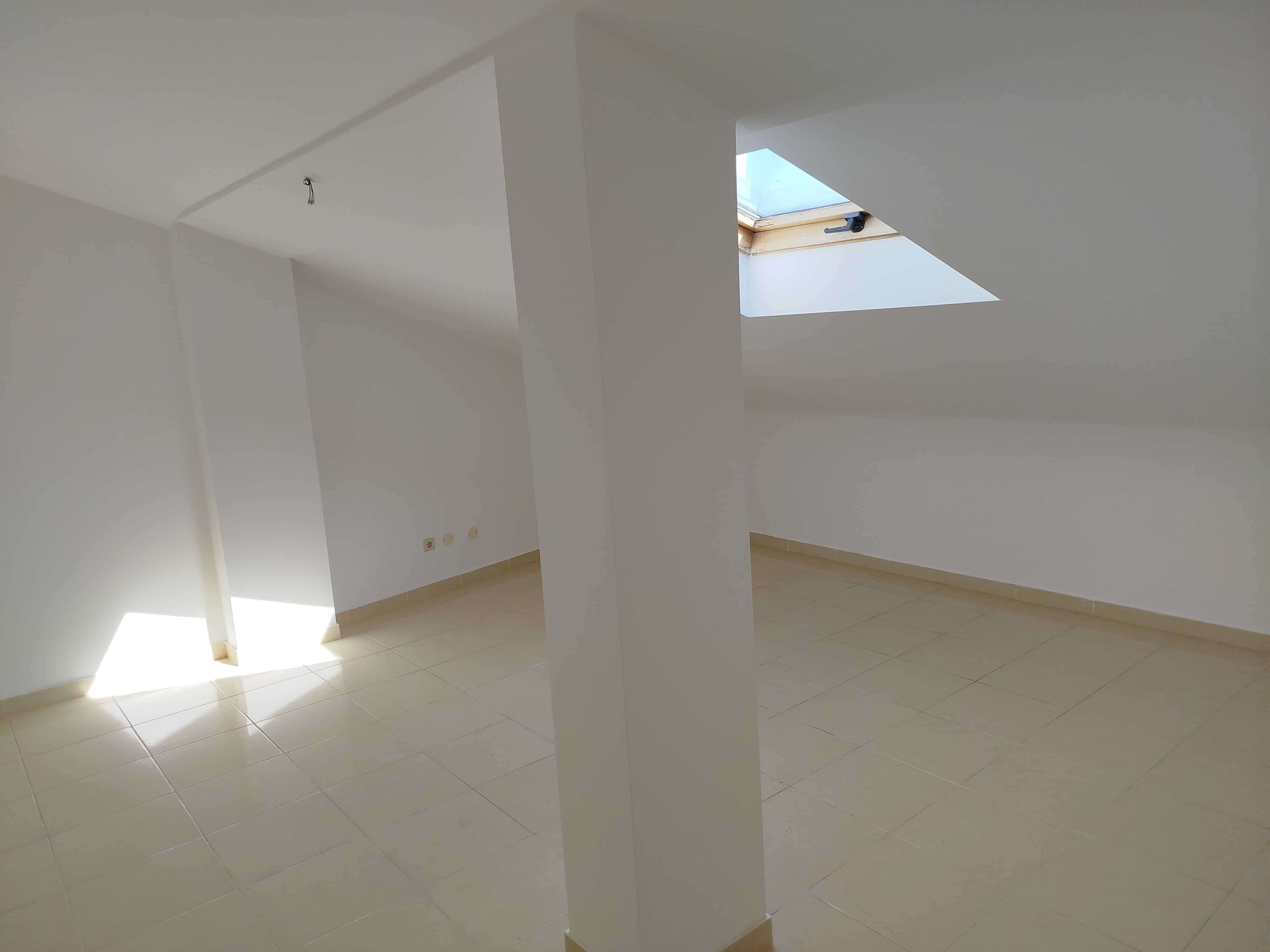 Venda de Sótãos na Marinha Grande