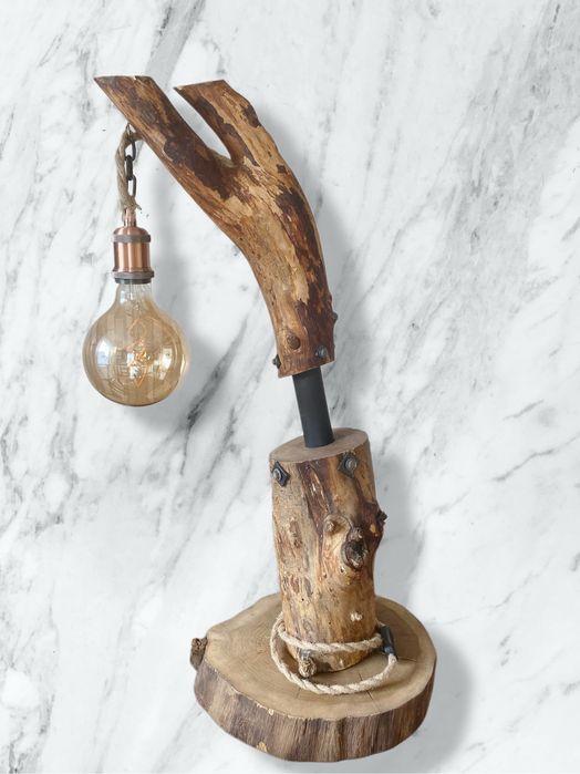 lampa stolowa  z litego drewna unikatowy model w stylu rustrykalnym