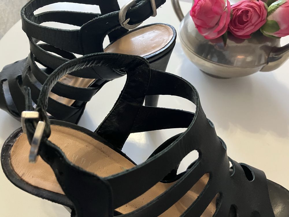 Buty firmy Simple