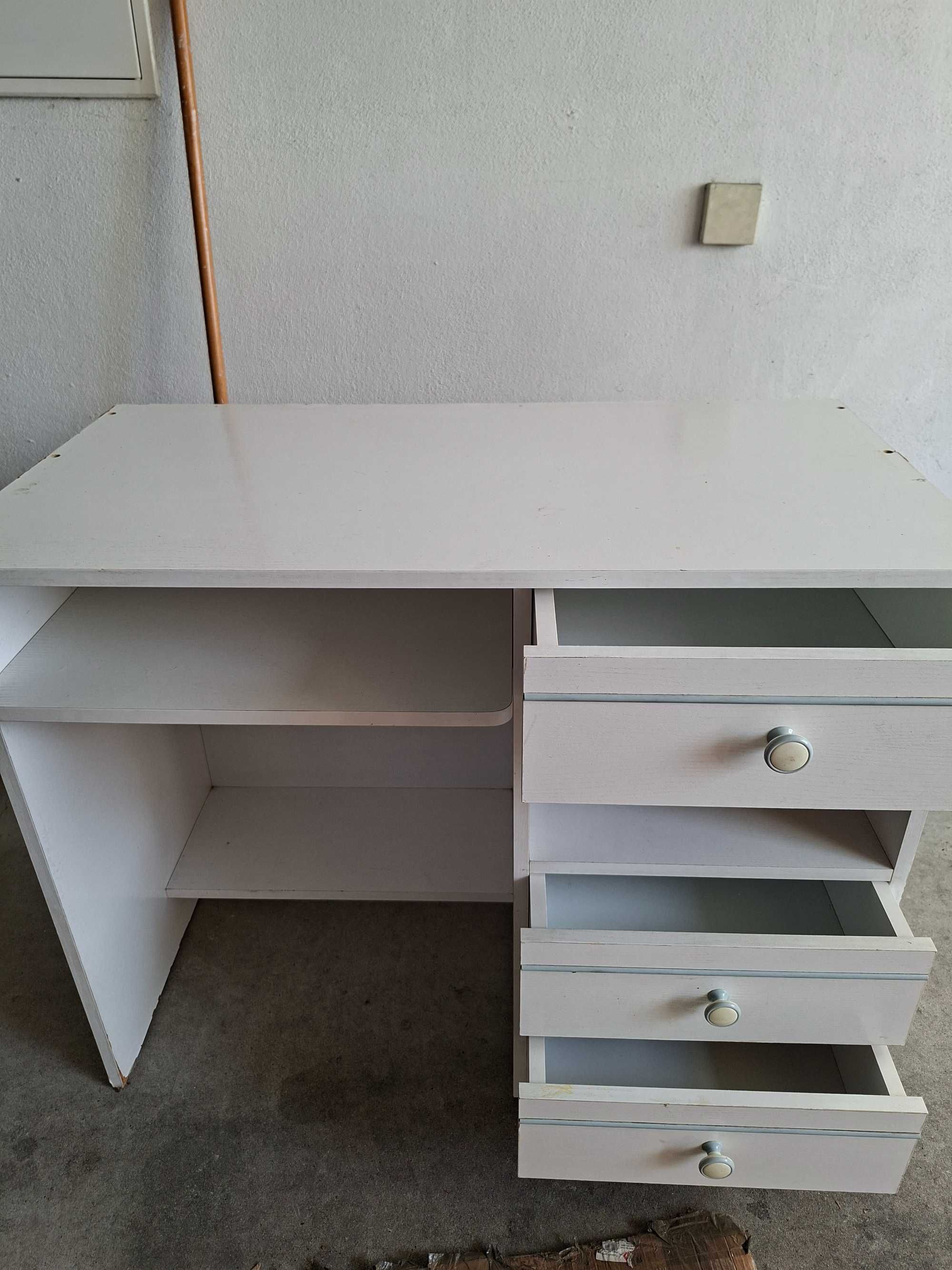 escrivaninha em fórmica