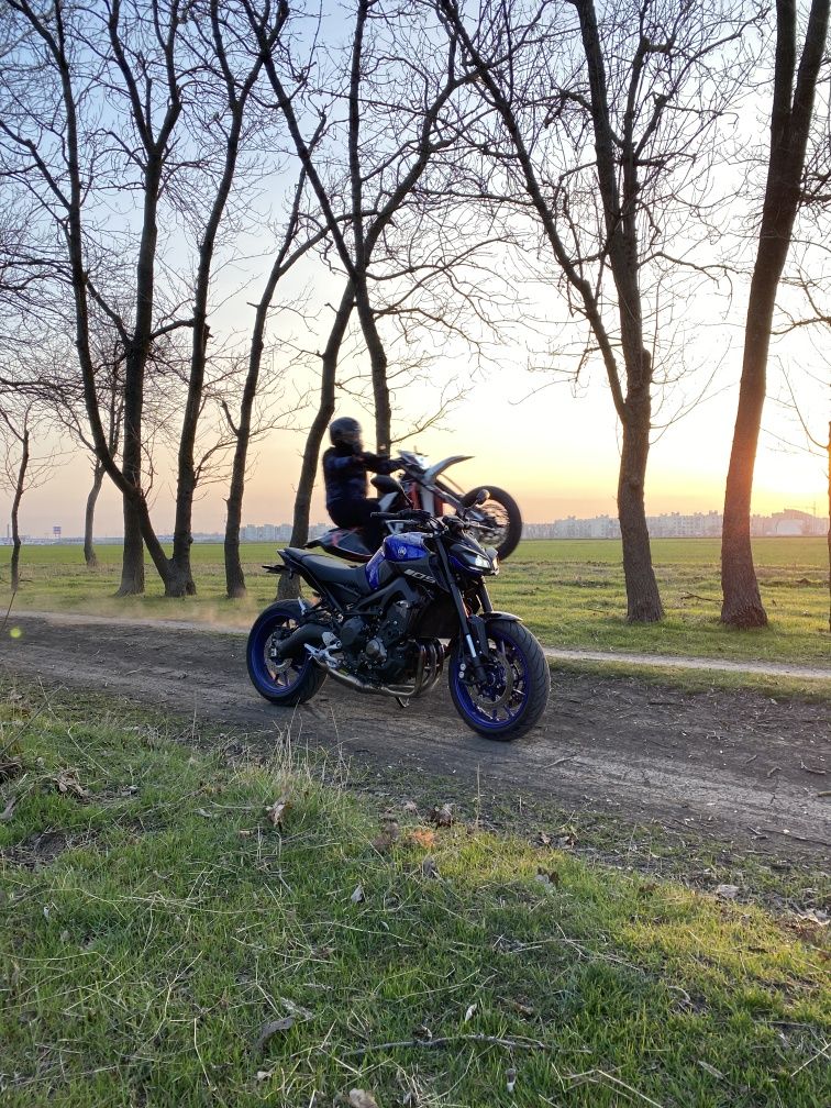 Hysqvarna 701 KTM 690sms