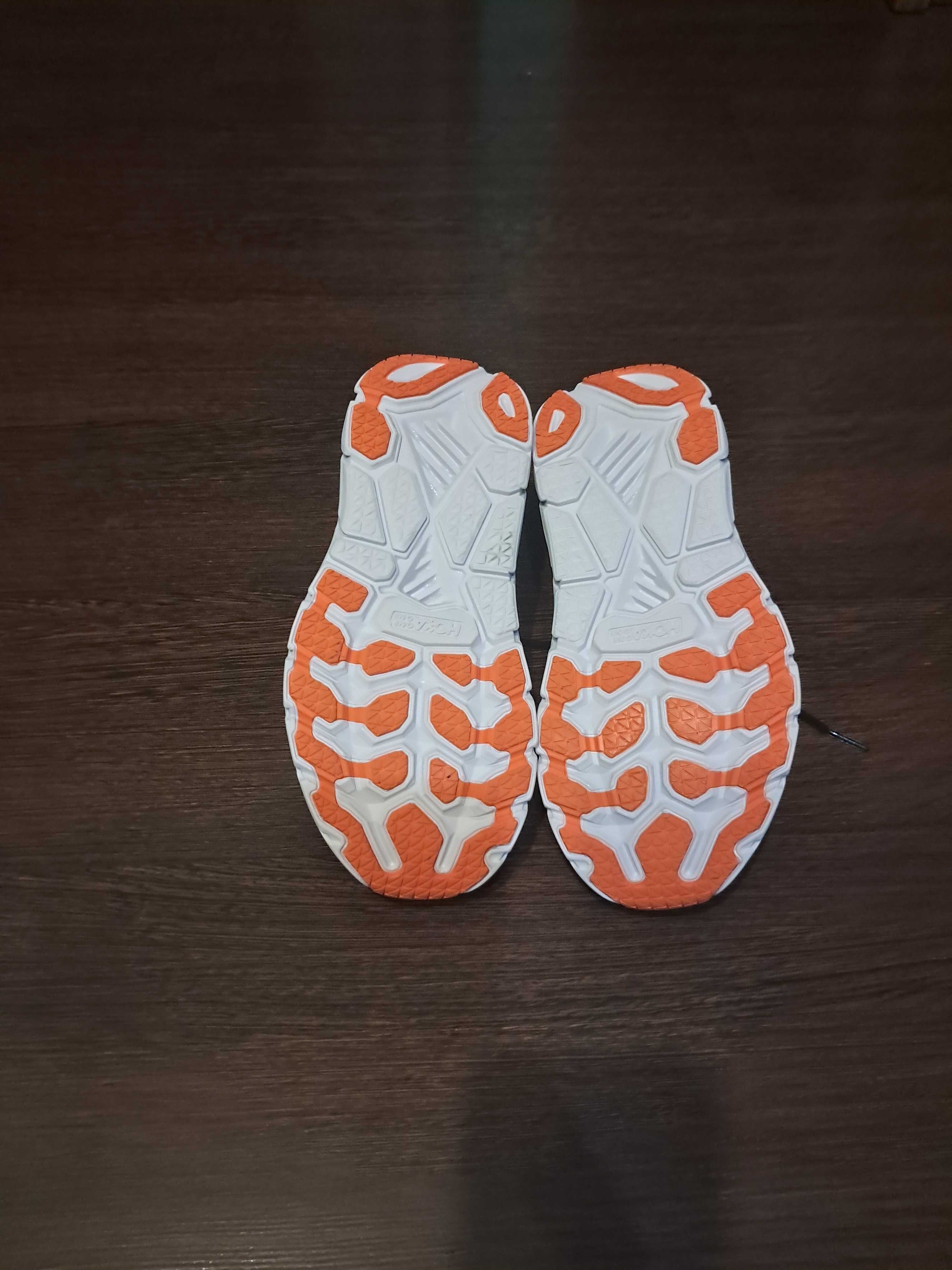 Кросівки Hoka Clifton Ls.  Р 37 1/3. 23см