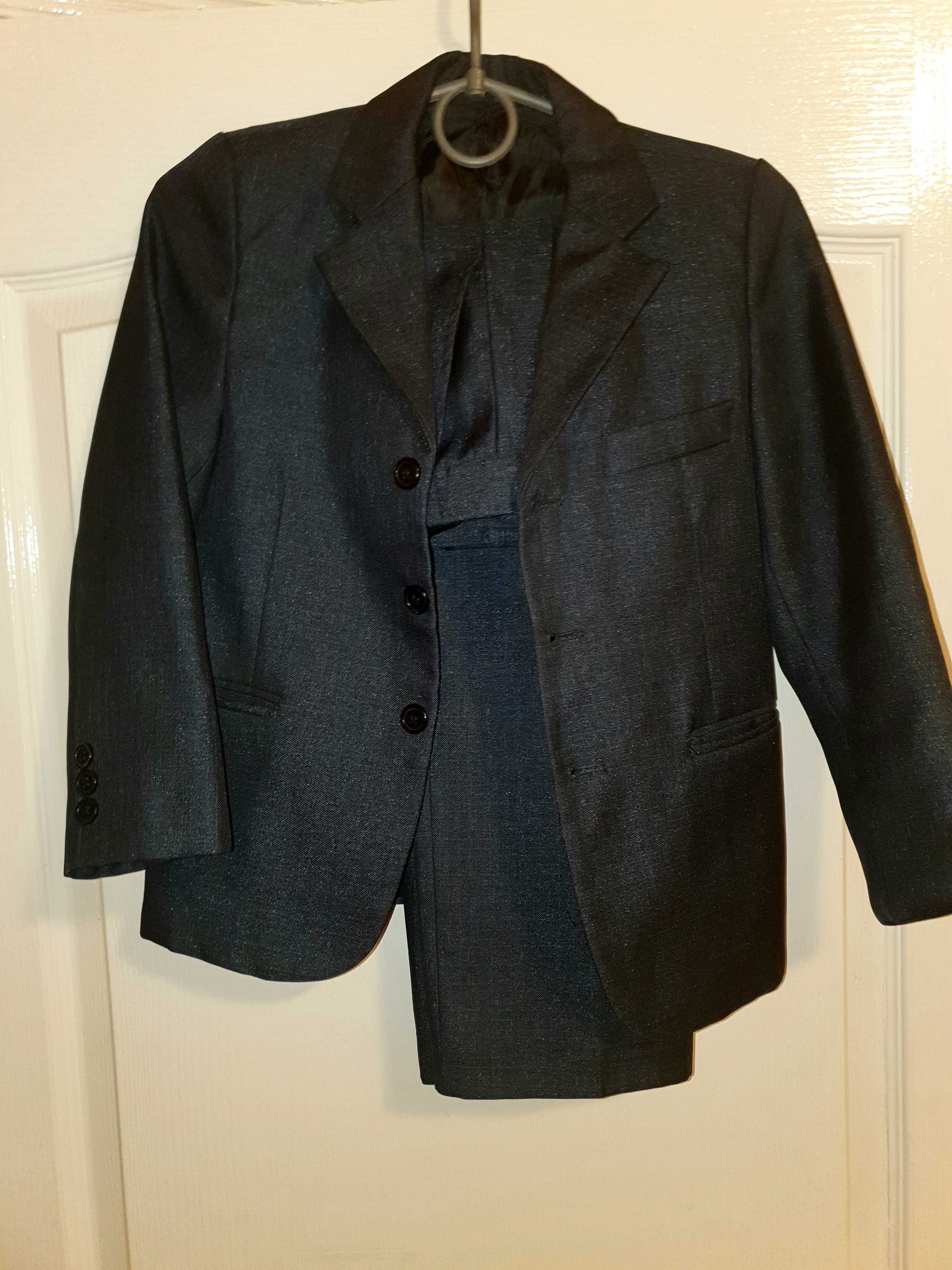 Черный пиджак с брюками на мальчика 7-10 лет