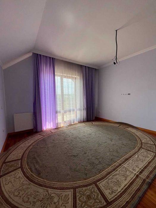 Продається сучасний приватний будинок с. Угринів 252 м2, 10 сот землі