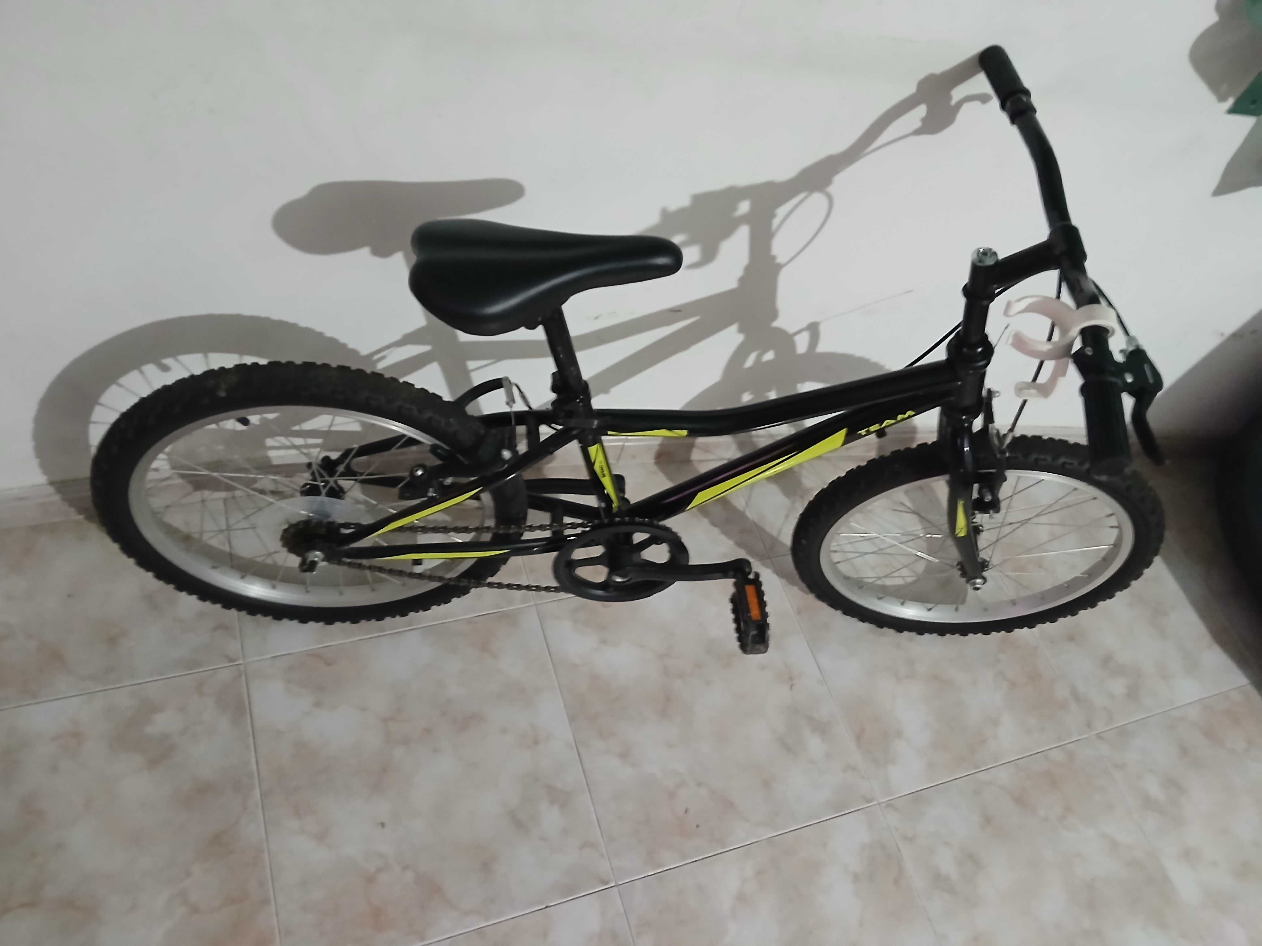 Bicicleta média semi nova
