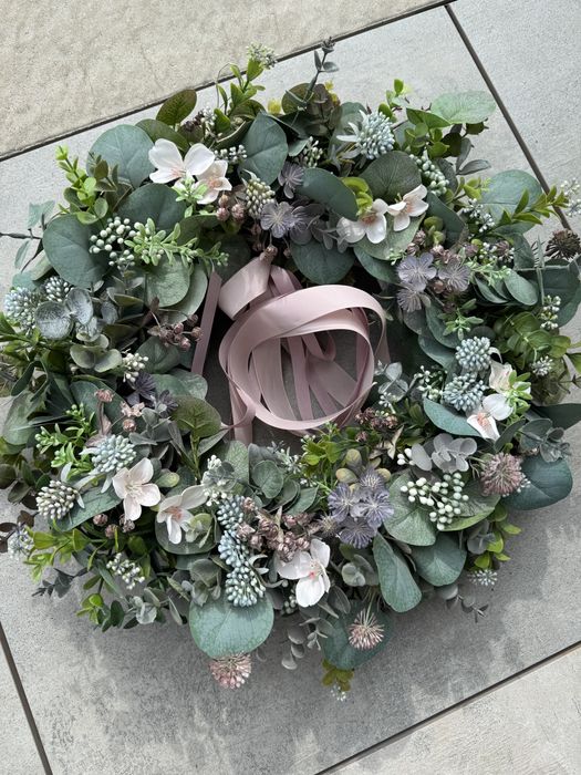 Ozdobny wianek na drzwi