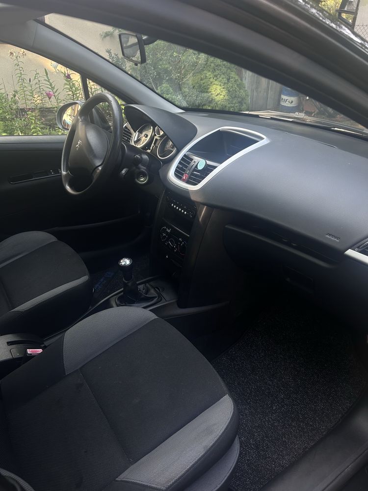 Peugeot 207 SW rok 2009 benzyna mały przebieg