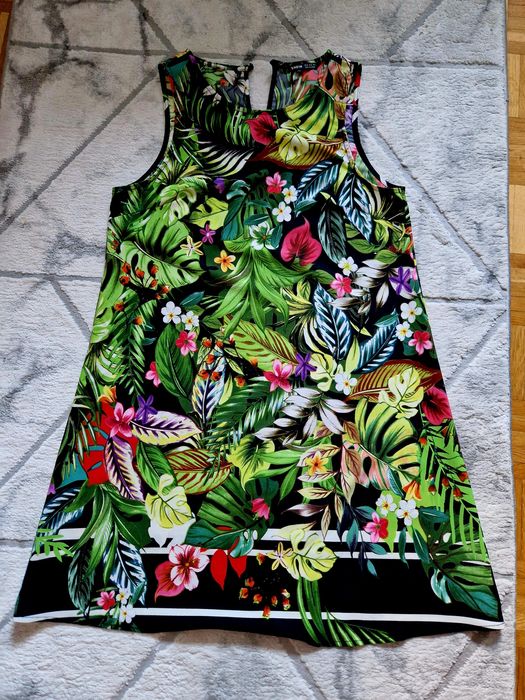 ŚLICZNA kolorowa zwiewna letnia sukienka/ kolorowe kwiaty roz M