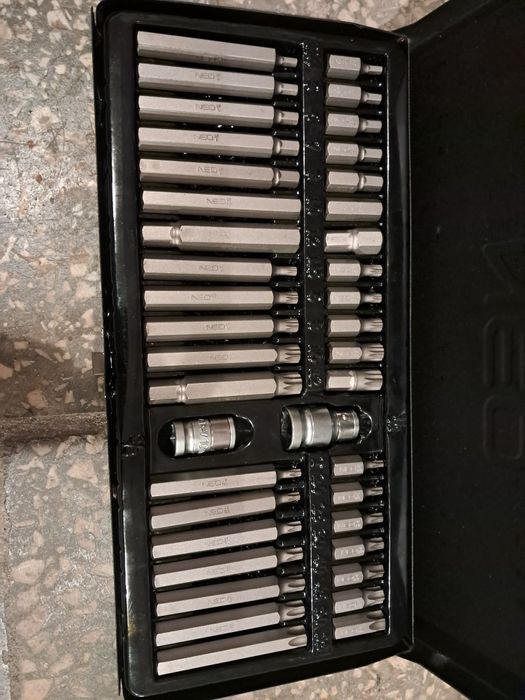 Zestaw 40 końcówek wkrętakowych (imbus, torx, spline), firmy NEO.