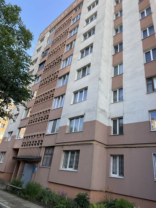 Продам 3 трьохкімнатну квартиру по вул. Конякіна