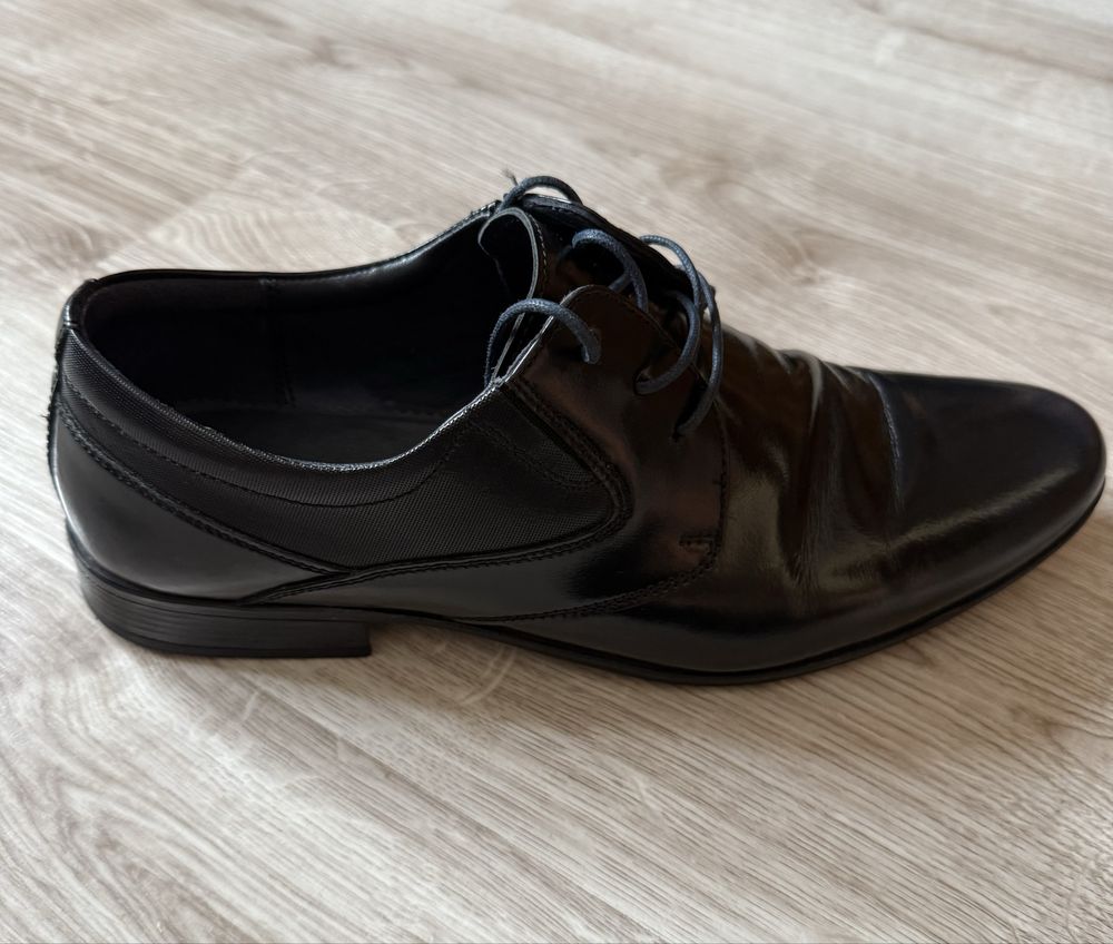 Sprzedam eleganckie pantofle, buty meskie Lasocki 41