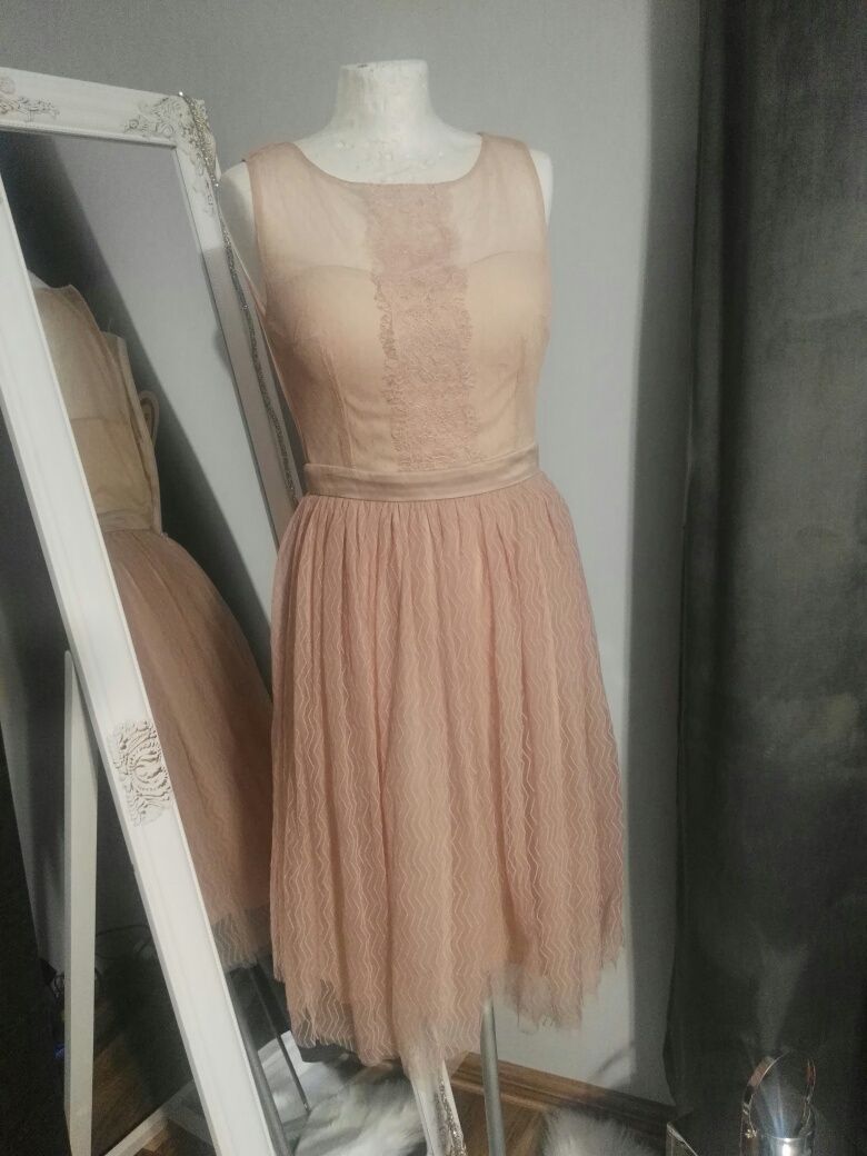 Nowa rozkloszowana pudrowa sukienka S
