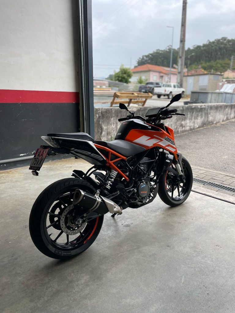 KTM Duke 125 – 2020 | Apenas 2 500 km | Como nova!
