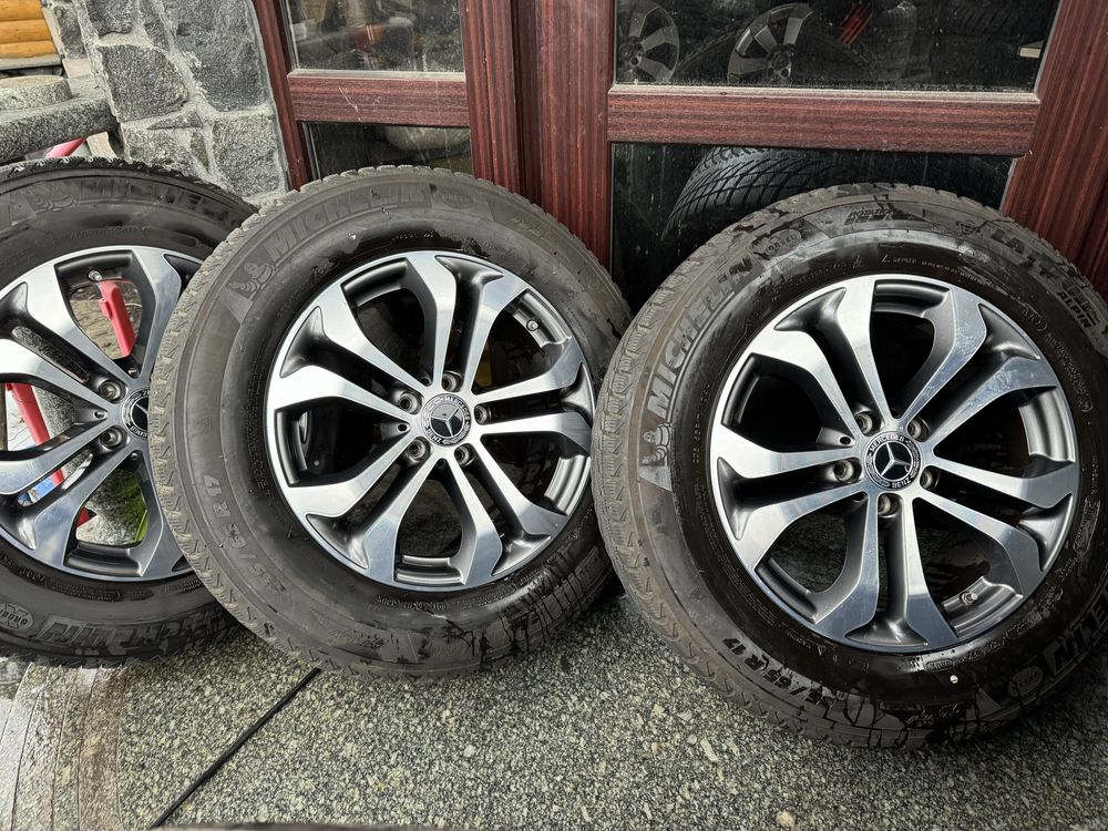 Продам оригинальные диски Metcedes с резиной 235/65/17 Michelin