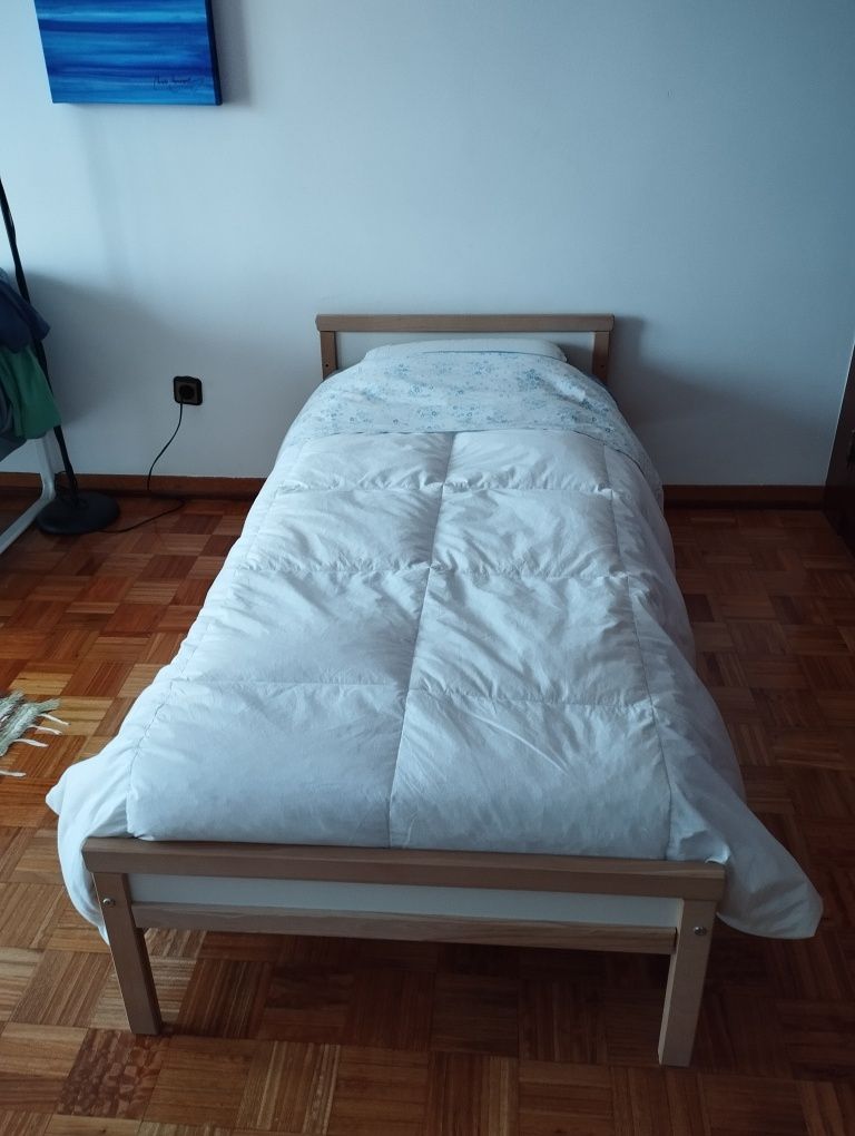 Cama de criança com colchão