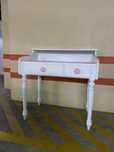 Mesa secretária.