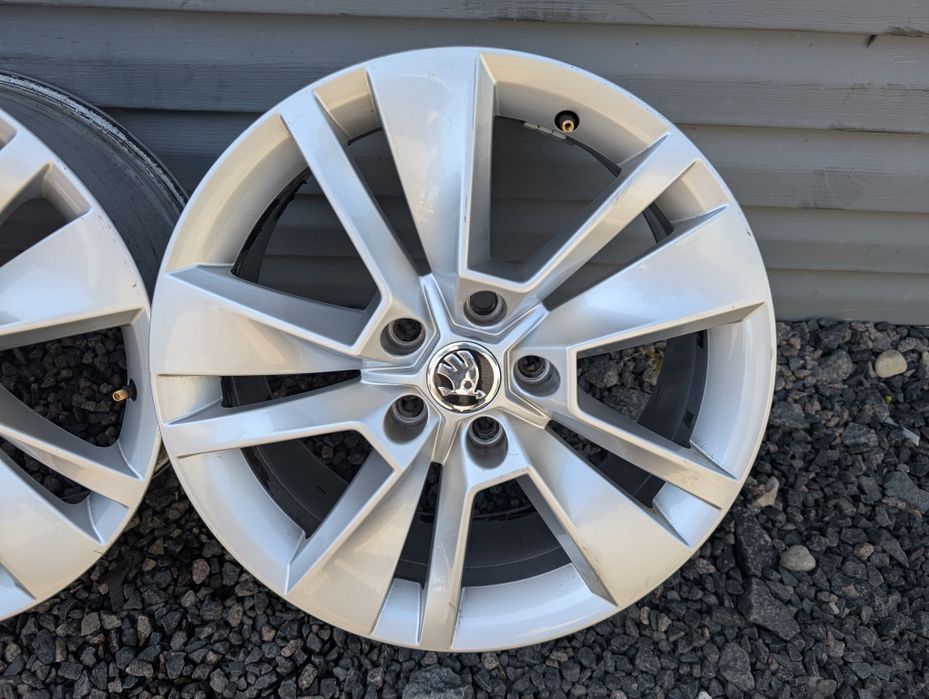 Оригінальні титанові диски Skoda 5*112 R17 5/112 17 ET 45