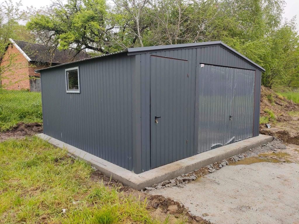 Garaż jednostanowiskowy 5x5m - Dach dwuspadowy, Brama uchylna, Grafit