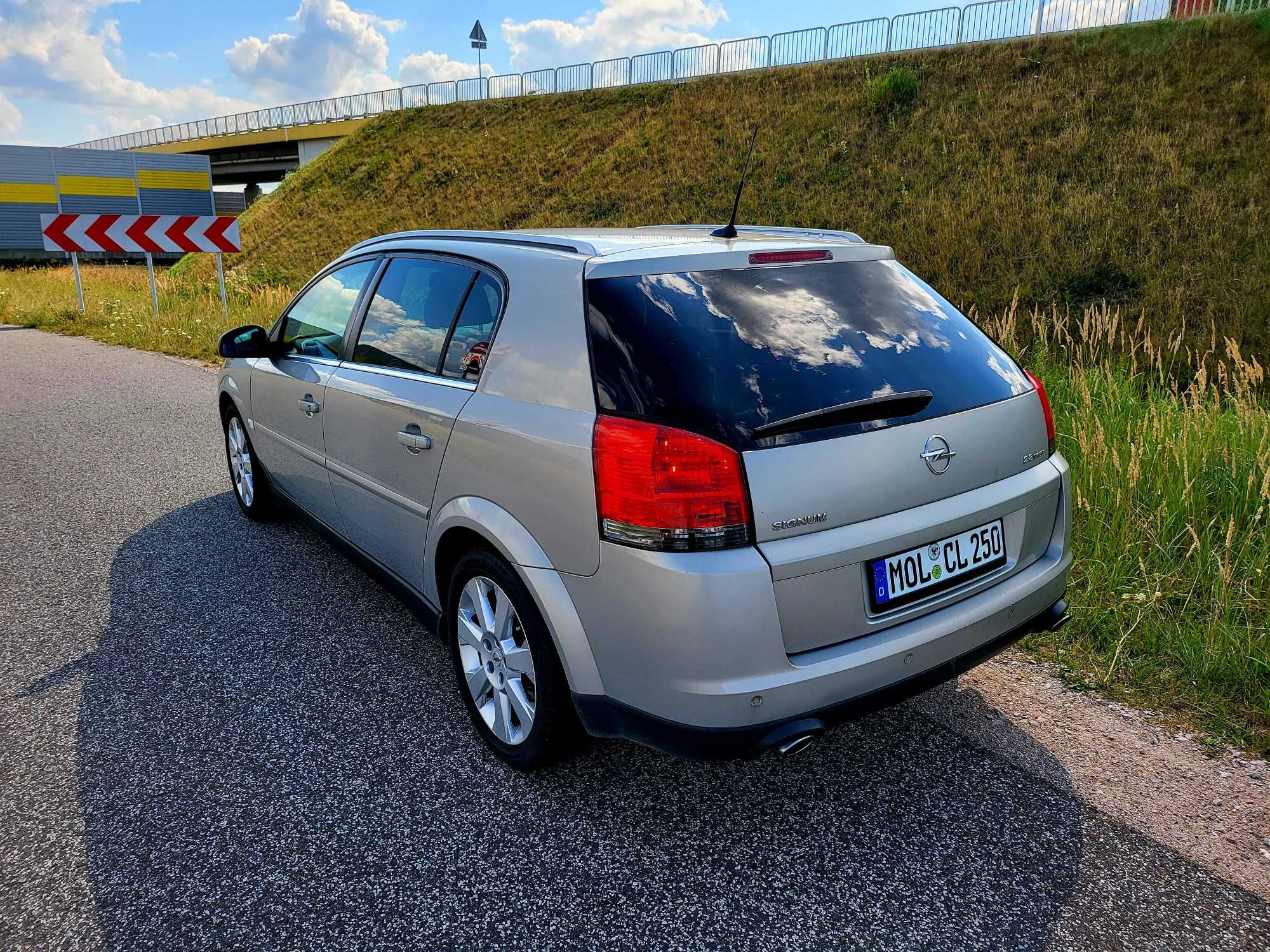 OPEL SIGNUM 2.2B klima DVD xenon alu czuj.park JAK NOWA