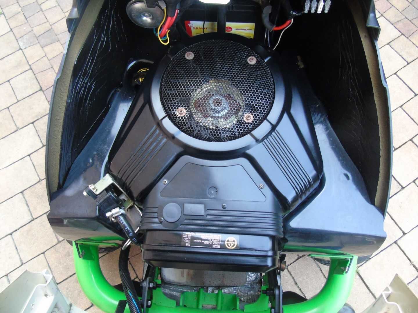 Traktorek kosiarka ETESIA HYDRO 100 18 KM 2 cylindrowy duży kosz