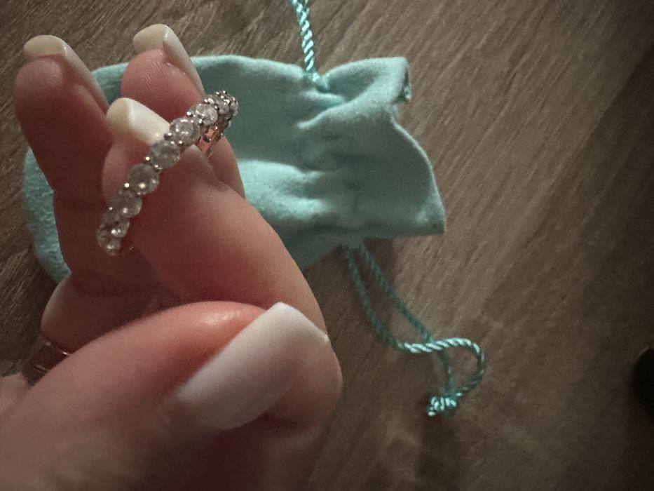 Продам кольцо Tiffani новое