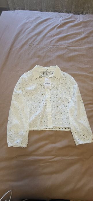 Camisa nova com etiquetas tamanho S-M marca STRADIVARIUS