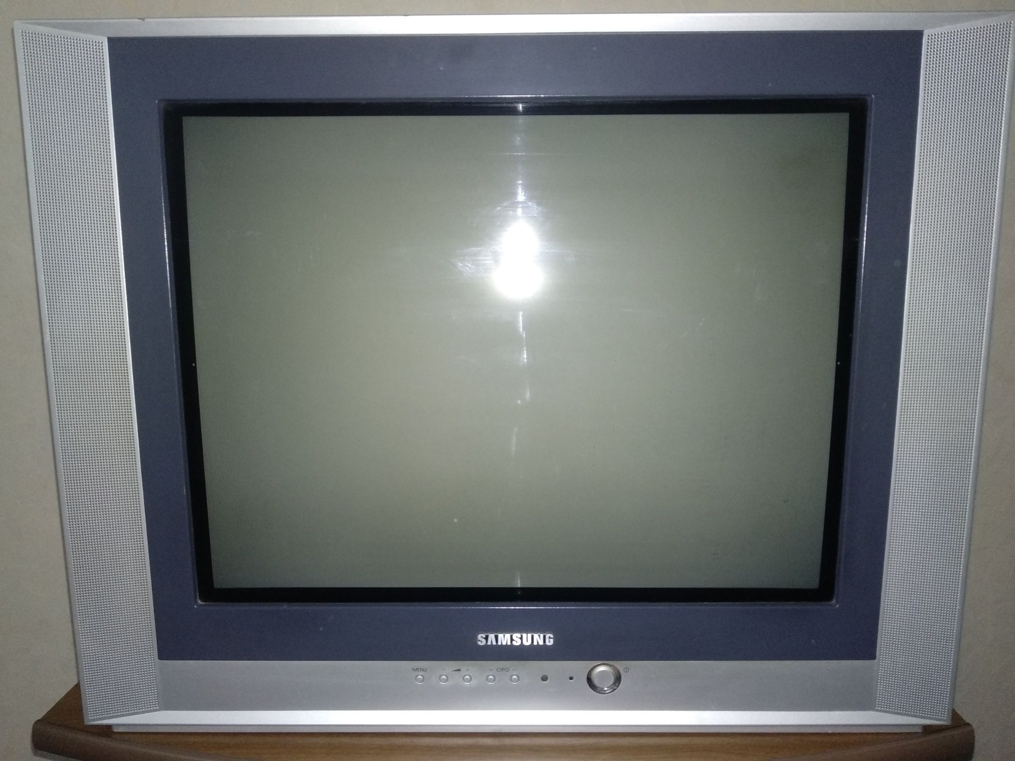 Телевизор Samsung CS-21 K30MHQ  с пультом ДУ с подставкой -900 грн