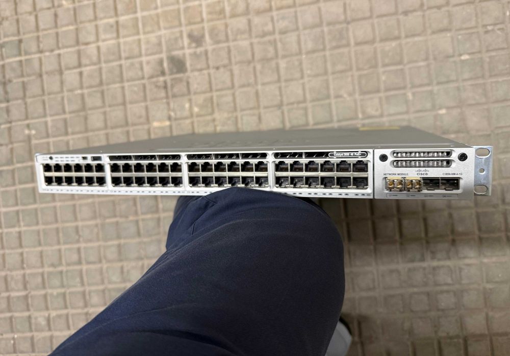Cisco WS-C3850-48x UPOE+ LAN Base switch C3850-NM-4-10G 2x PSU