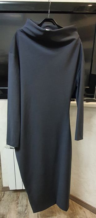 Шикарна вовняна сукня Zara з асиметричним драпірованим верхом. New